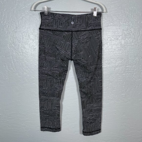 Lululemon Women 6 Black White Jacquard Wunder Under Crop III Leggings Wicking - Picture 5 of 9